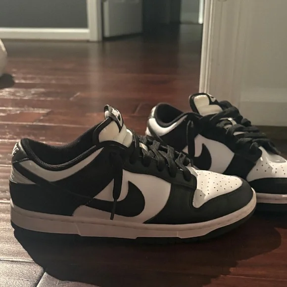 Nike Panda Dunks - Picture 8 of 10